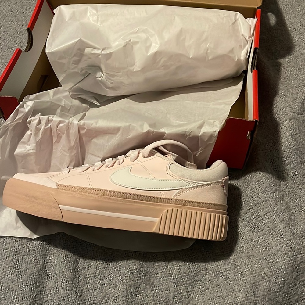 Wmns Nike court legacy lift